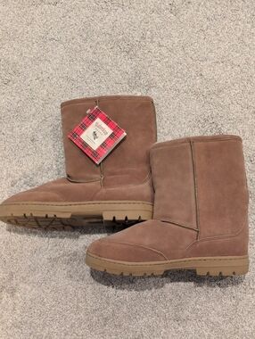 NWT Staheekum Tan Winter Lined Boots Size 9